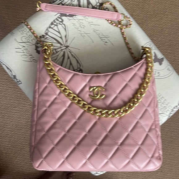 kick around bag I purchased at purse party - Picture 2 of 7